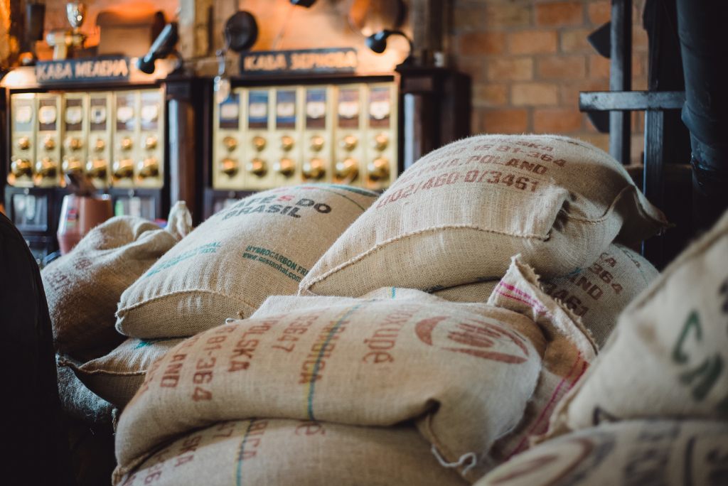 Why Restaurants Need Reliable Food Supply Chain Services
